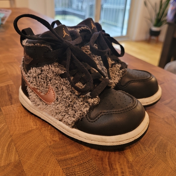 Nike Air Jordan 1 Retro High Top - Size 7c - Picture 4 of 6